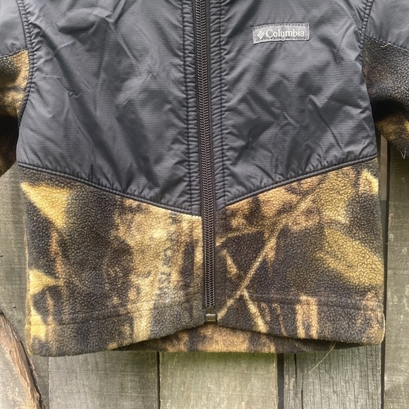 Boy’s Columbia Black and Timberwolf Zip Up Jacket size 6-12 months - Picture 3 of 5